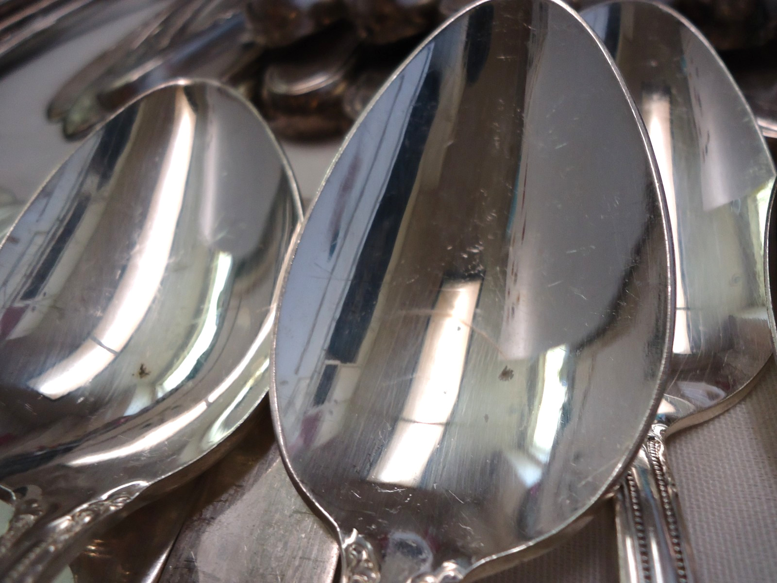 VINTAGE SILVERPLATE FLATWARE MIXED LOT BULK 120-PIECES