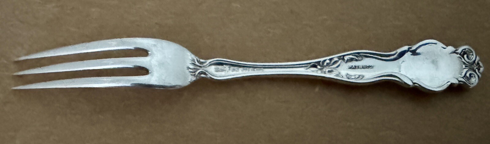 ART NOUVEAU WALLACE IRIAN 4 5/8” STERLING STRAWBERRY FORK OLD PIECE CRISP COND!!
