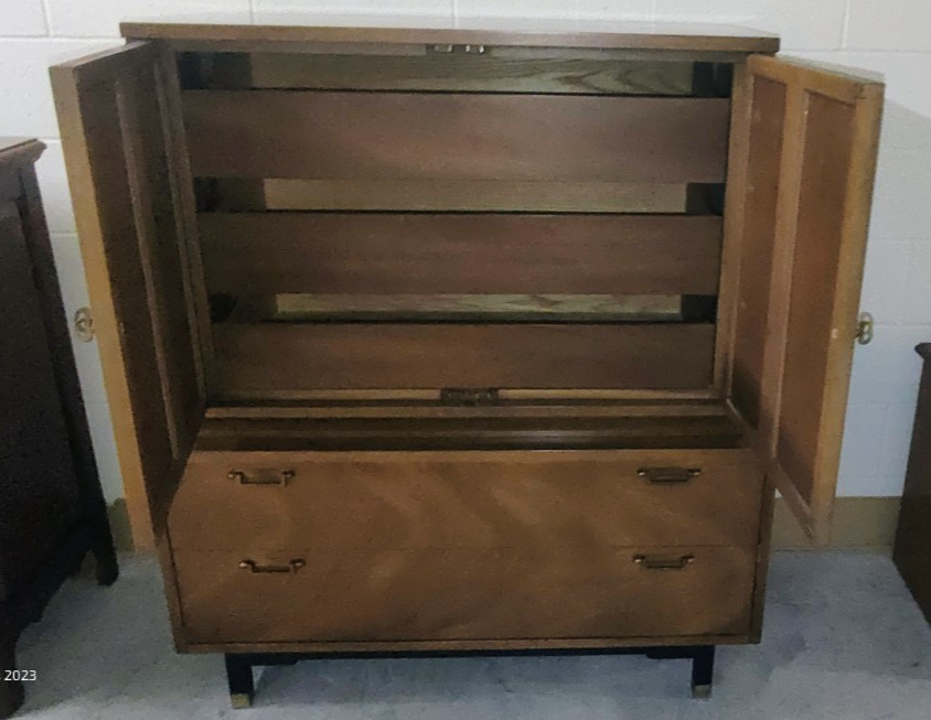 Broyhill premium dresser