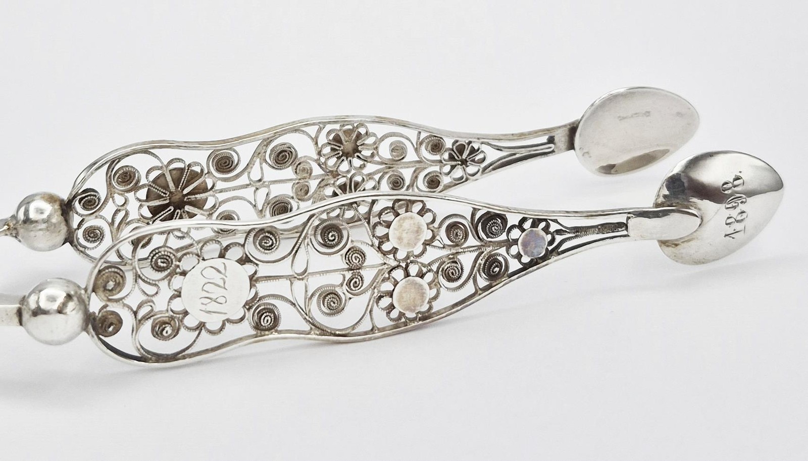 FINE 19TH CENTURY SOLID SILVER FILIGREE GRAPEVINE SUGAR TONGS