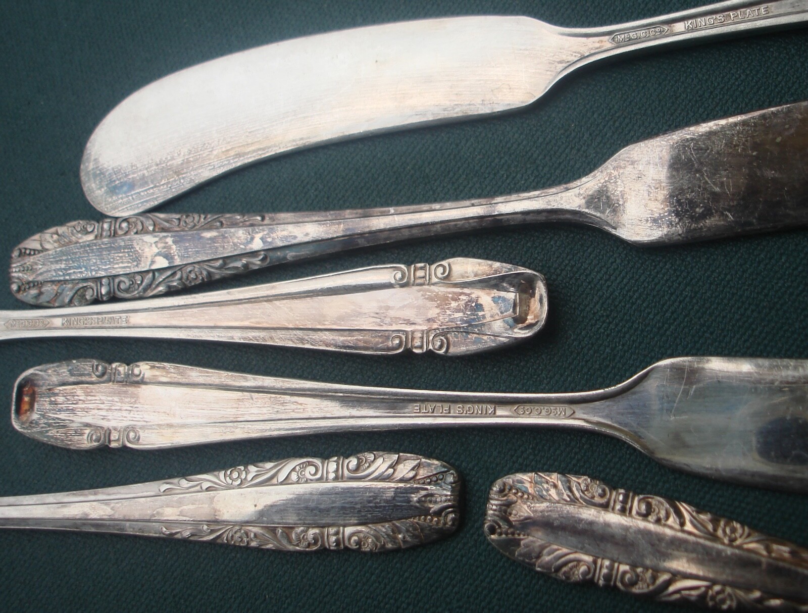 McC. C. Co Kings Plate 6 Ind Buyer Spreaders McGlashan Clarke & Co Silverplate