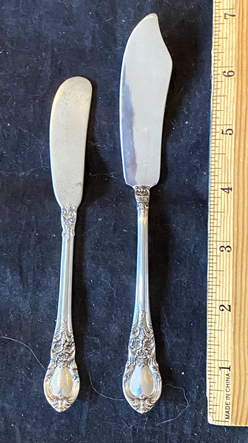 LUNT AMERICAN VICTORIAN STERLING SILVER FLATWARE 8 BUTTERS AND MASTER BUTTER