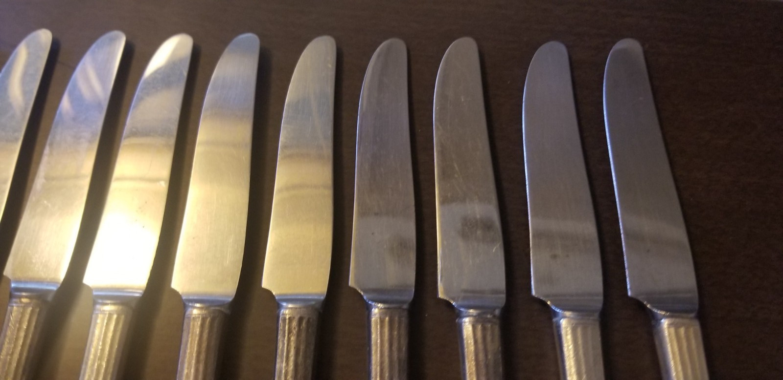Set Of 12 Oneida Community Silver Plate “Coronation” Dinner Knives 8 3/8″ GUC