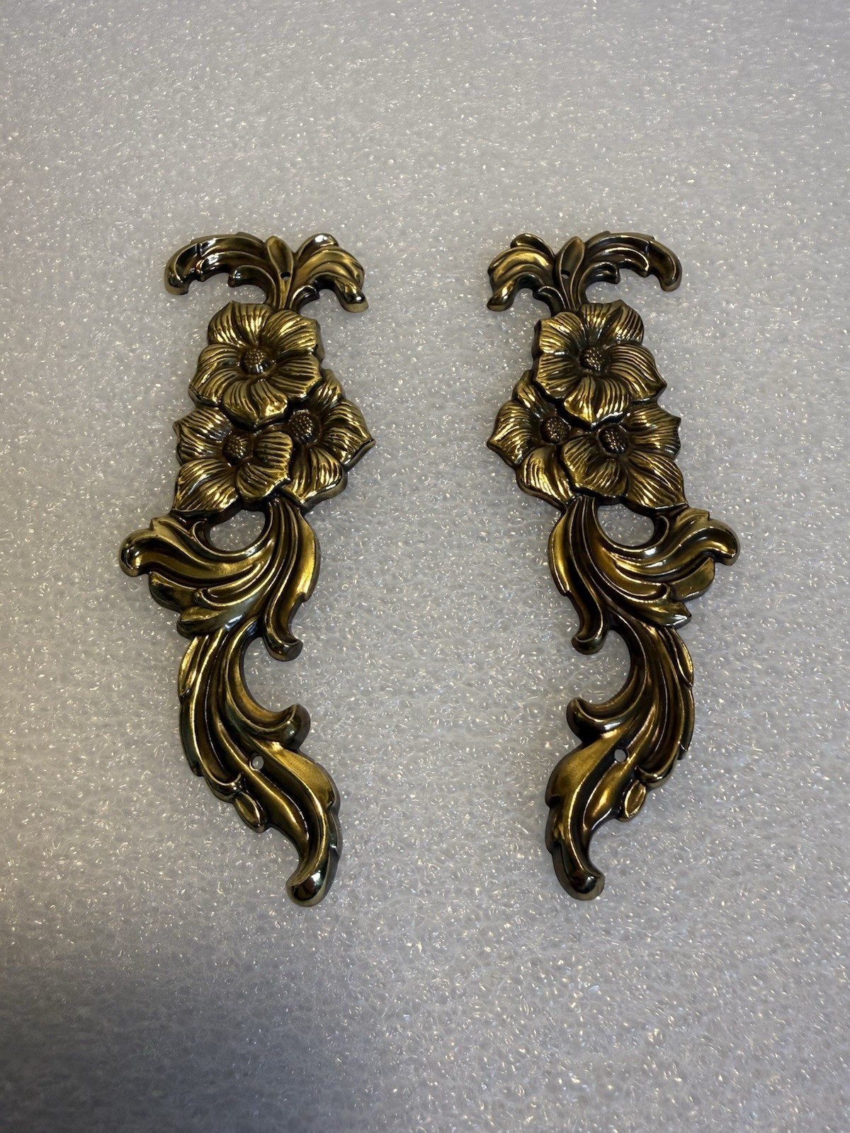 2 Antique brass MCM embellishment flowers brass decoration Hardware Cabinet (57)