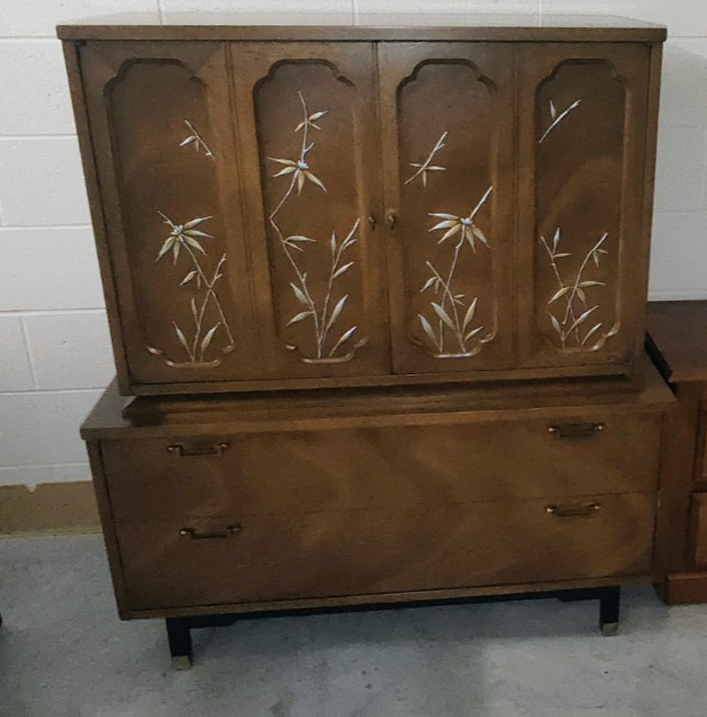 Broyhill premium dresser