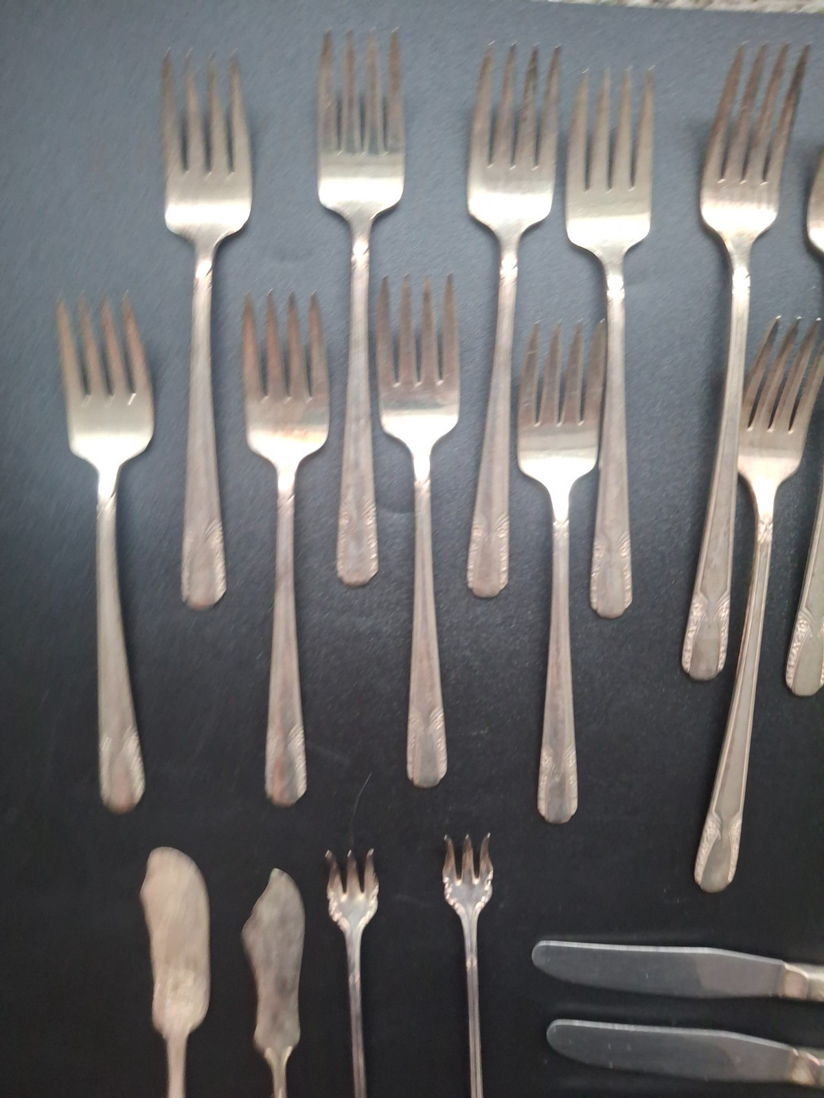 Mixed Lot of 26 Vintage Silverplate Flatware Knives and Forks 2.16 Pounds