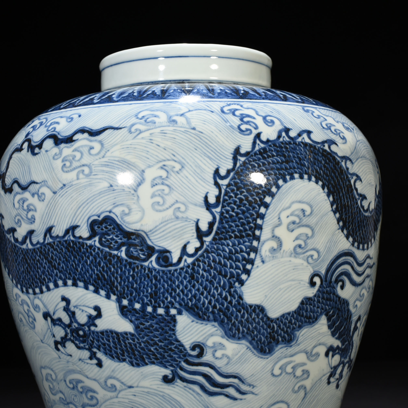 13.8″ antique ming dynasty xuande mark blue white Porcelain Dragon pattern pot