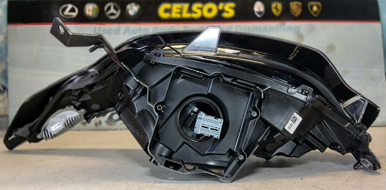 2021 – 2023 LAND ROVER DISCOVER HEADLIGHT RH OEM