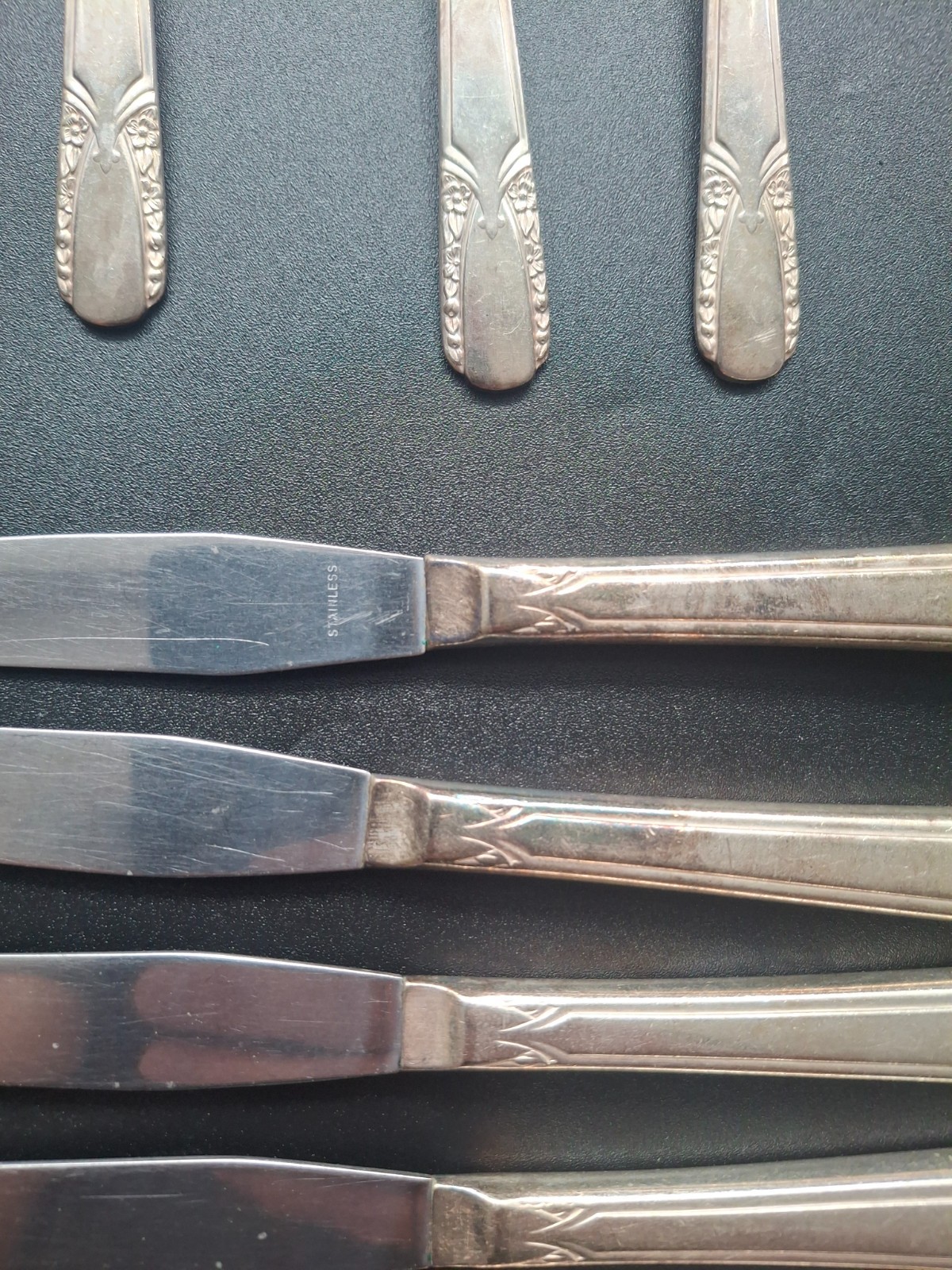 Mixed Lot of 26 Vintage Silverplate Flatware Knives and Forks 2.16 Pounds