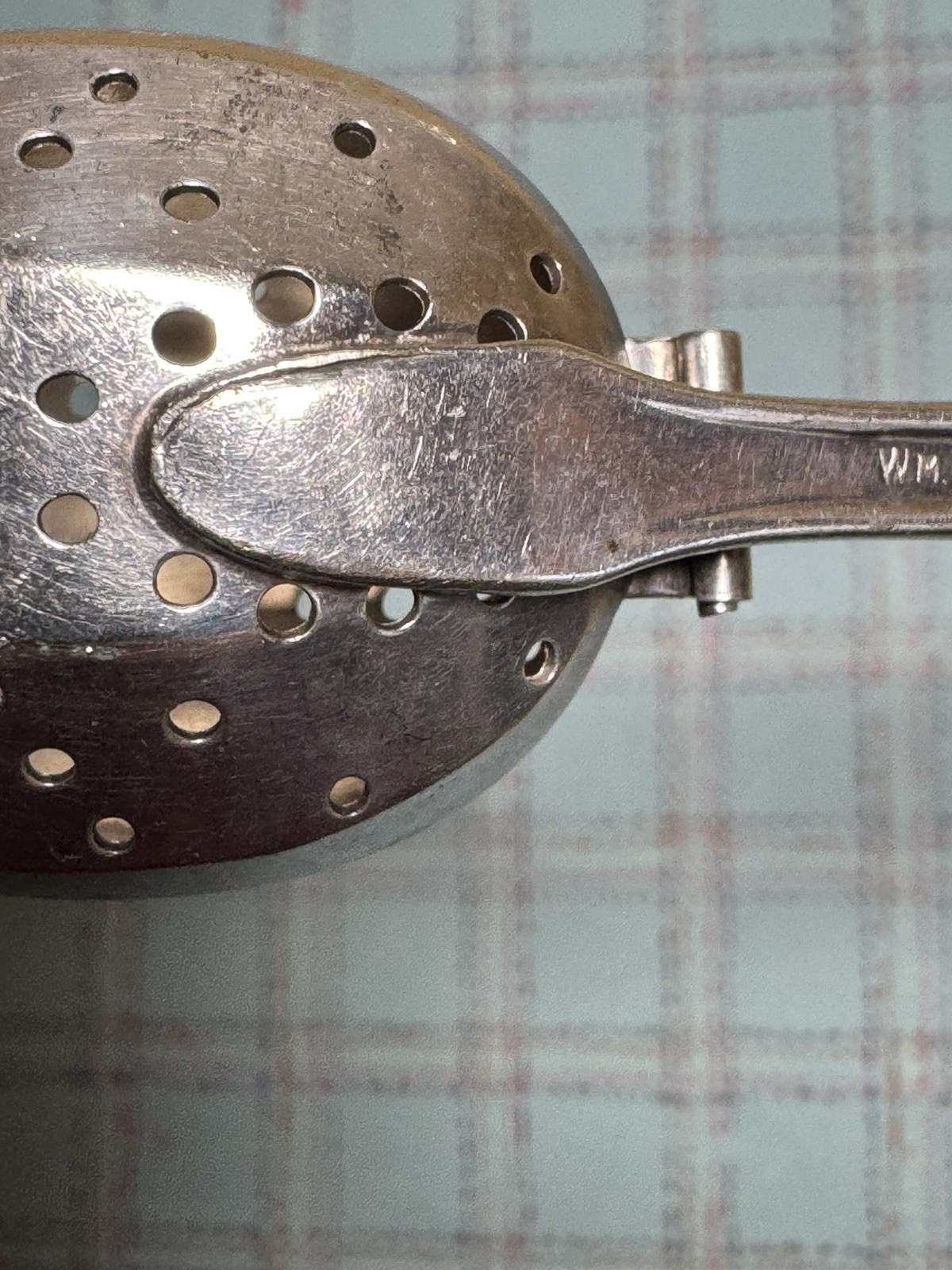 c1949 WMA Rogers EVERLASTING Tea Infuser Spoon Handle Hinged Bowl Excellent