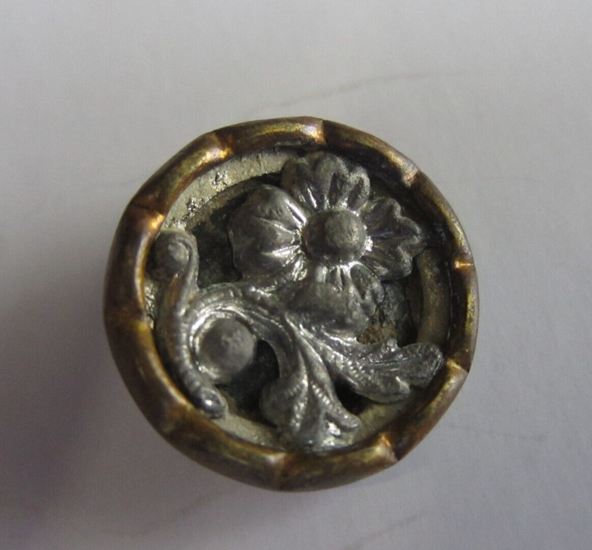 Antique Floral Design Shank Button 1/2″