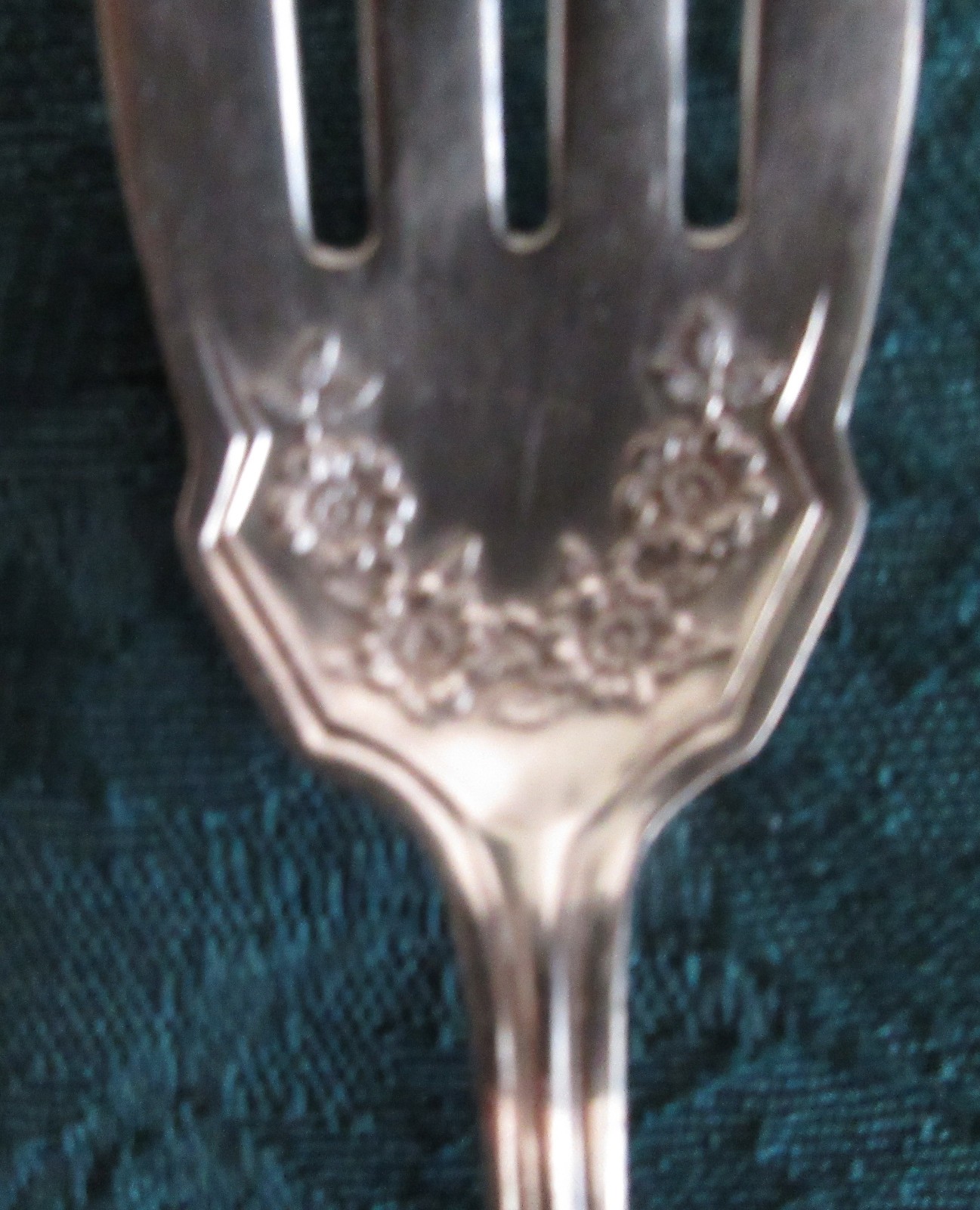 Kensington Salad Forks WM ROGERS & SON AA Lot of 6 Floral 6 1/8” Long