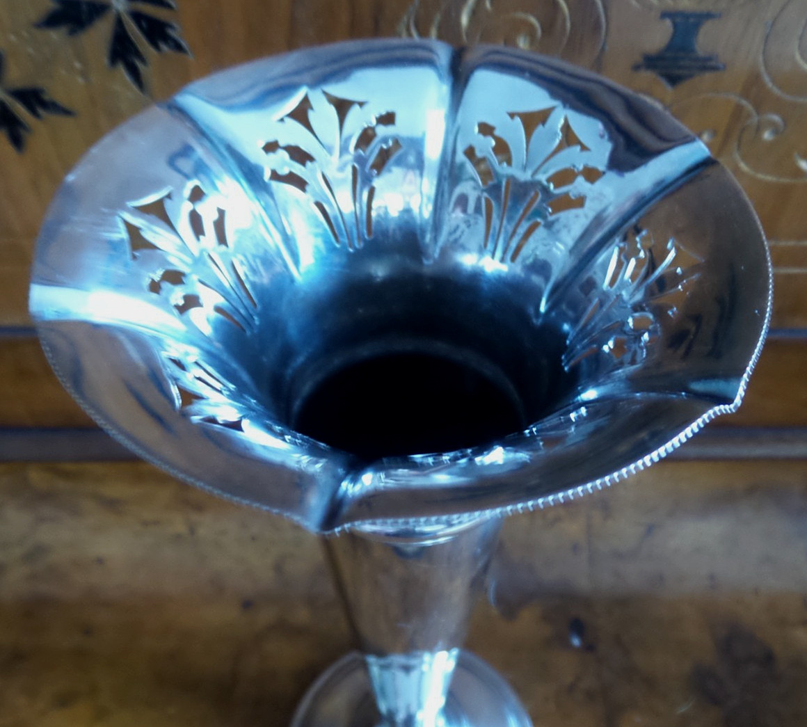 Antique Meriden S.P. Co International Fluted Vase Pierced Rim 9 1/4″ x4 1/4″