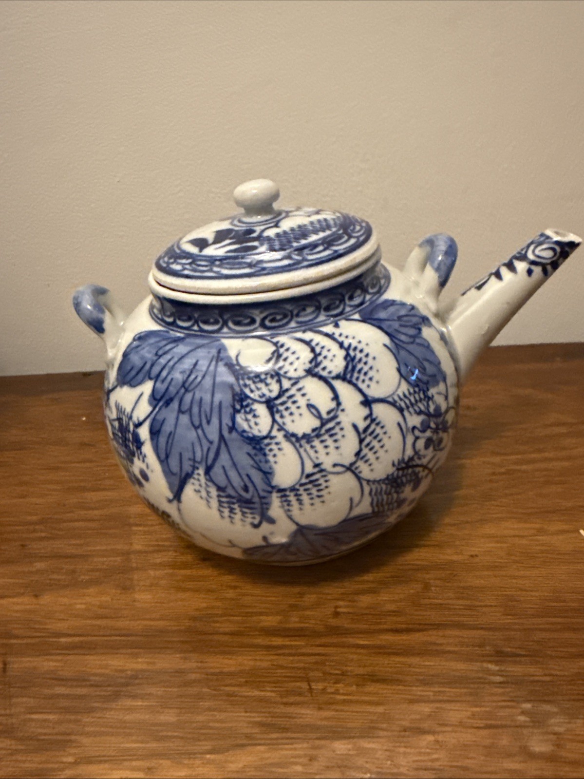 RARE LARGE 19TH CENTURY JAPANESE ANTIQUE PORCELAIN TEAPOT – Large