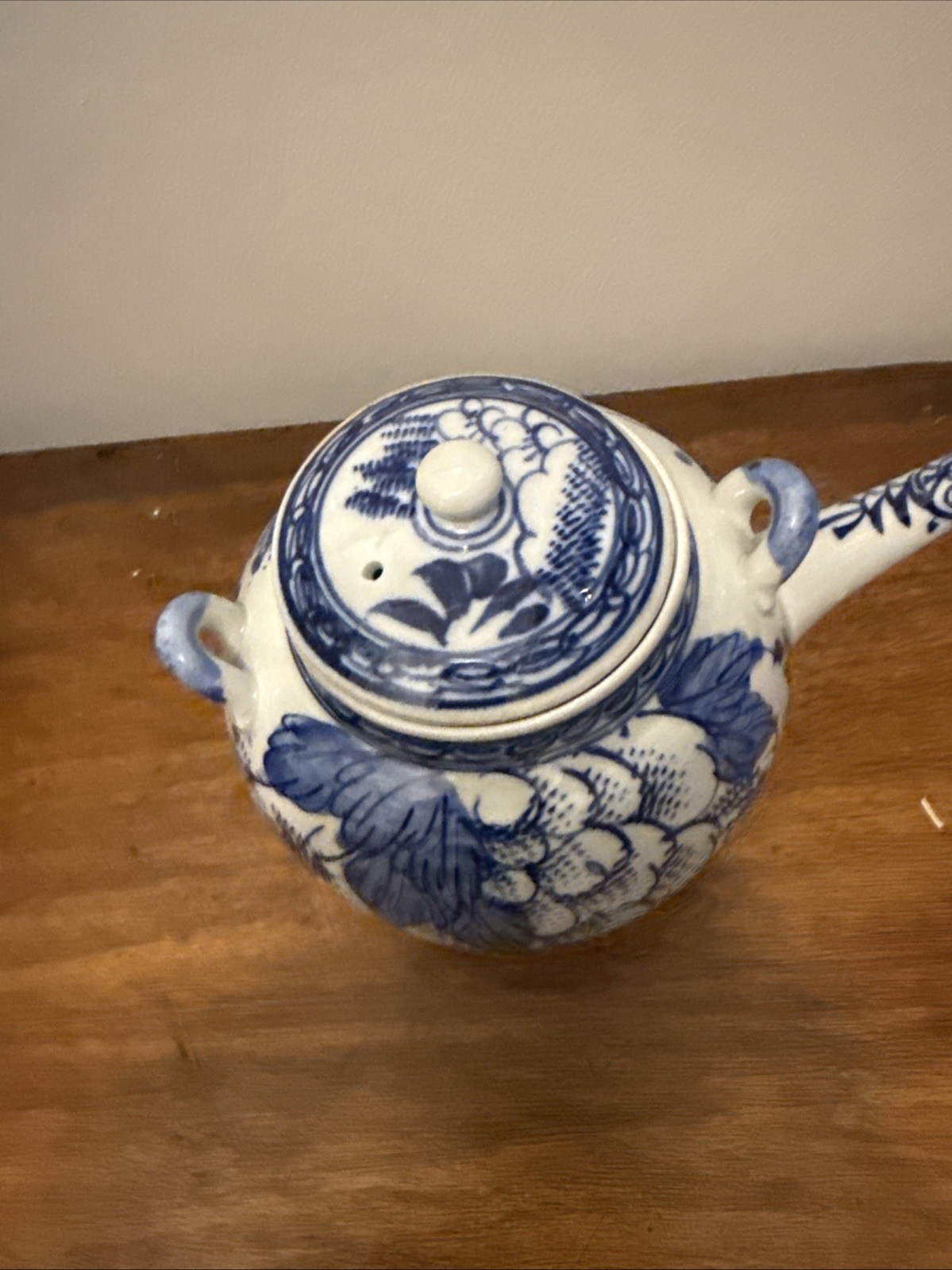 RARE LARGE 19TH CENTURY JAPANESE ANTIQUE PORCELAIN TEAPOT – Large