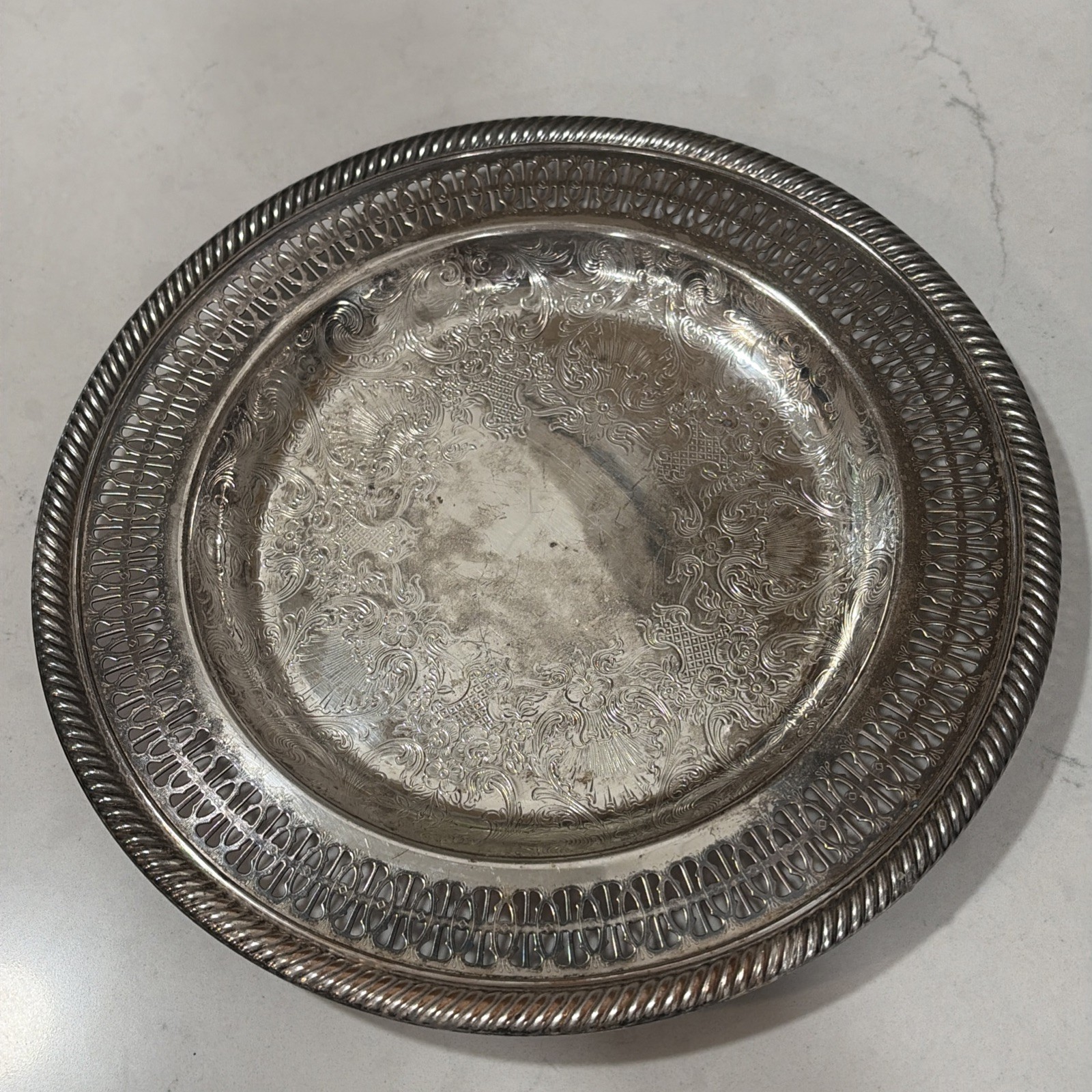 WM Rogers #811 SilverPlate Silver Plate Round Ornate Serving Plate Tray 10-1/4″