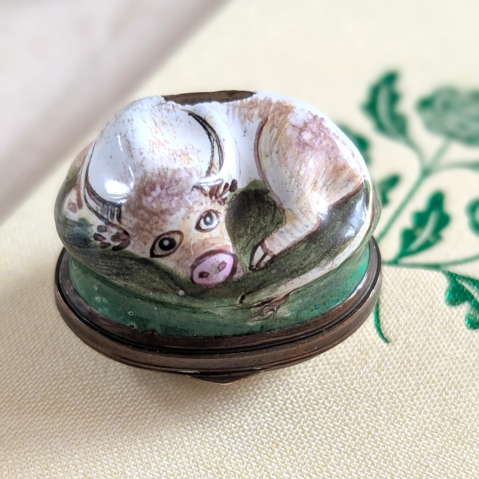 GEORGIAN BILSTON ENAMEL PATCH BOX BULL TOKEN OF REGARD 1780S ANTIQUE PRE-1800