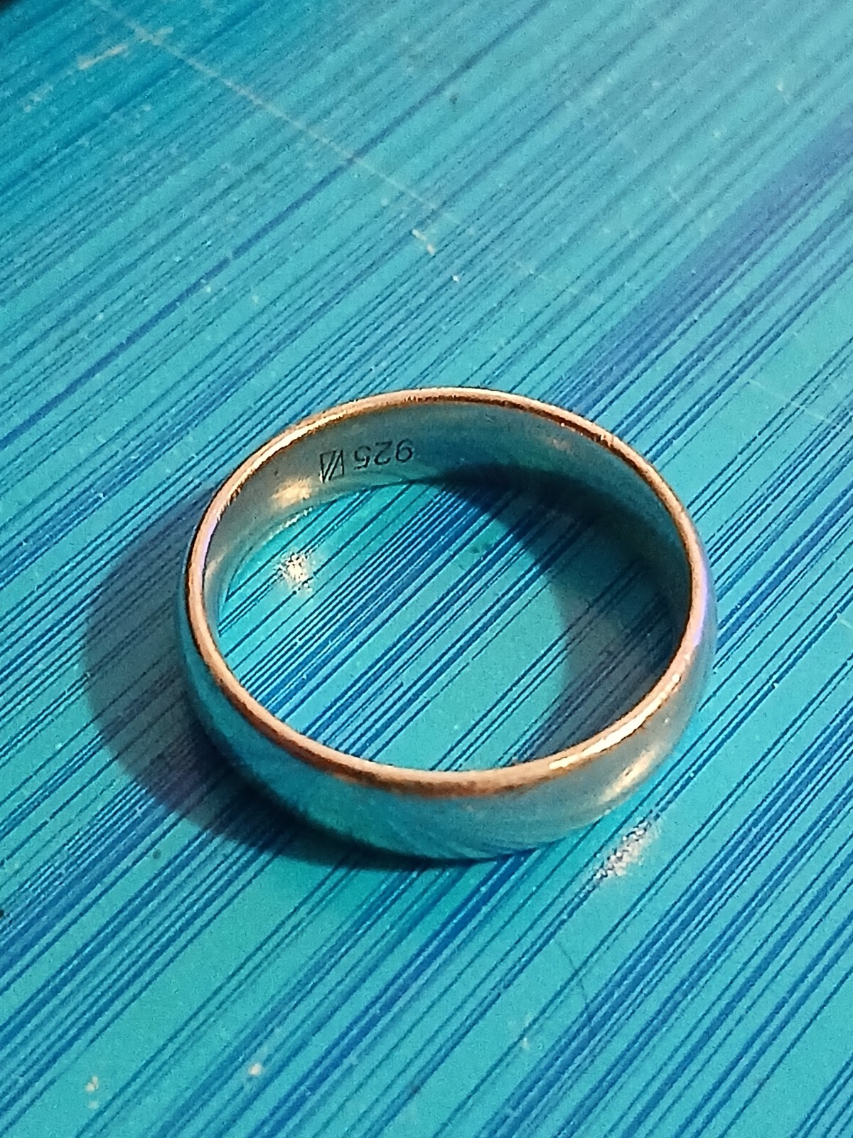 👀 925 STERLING SILVER RING BAND SCRAP OR WEAR JEWELRY 4.51 GRAMS 👀 LOOK SIZE 8