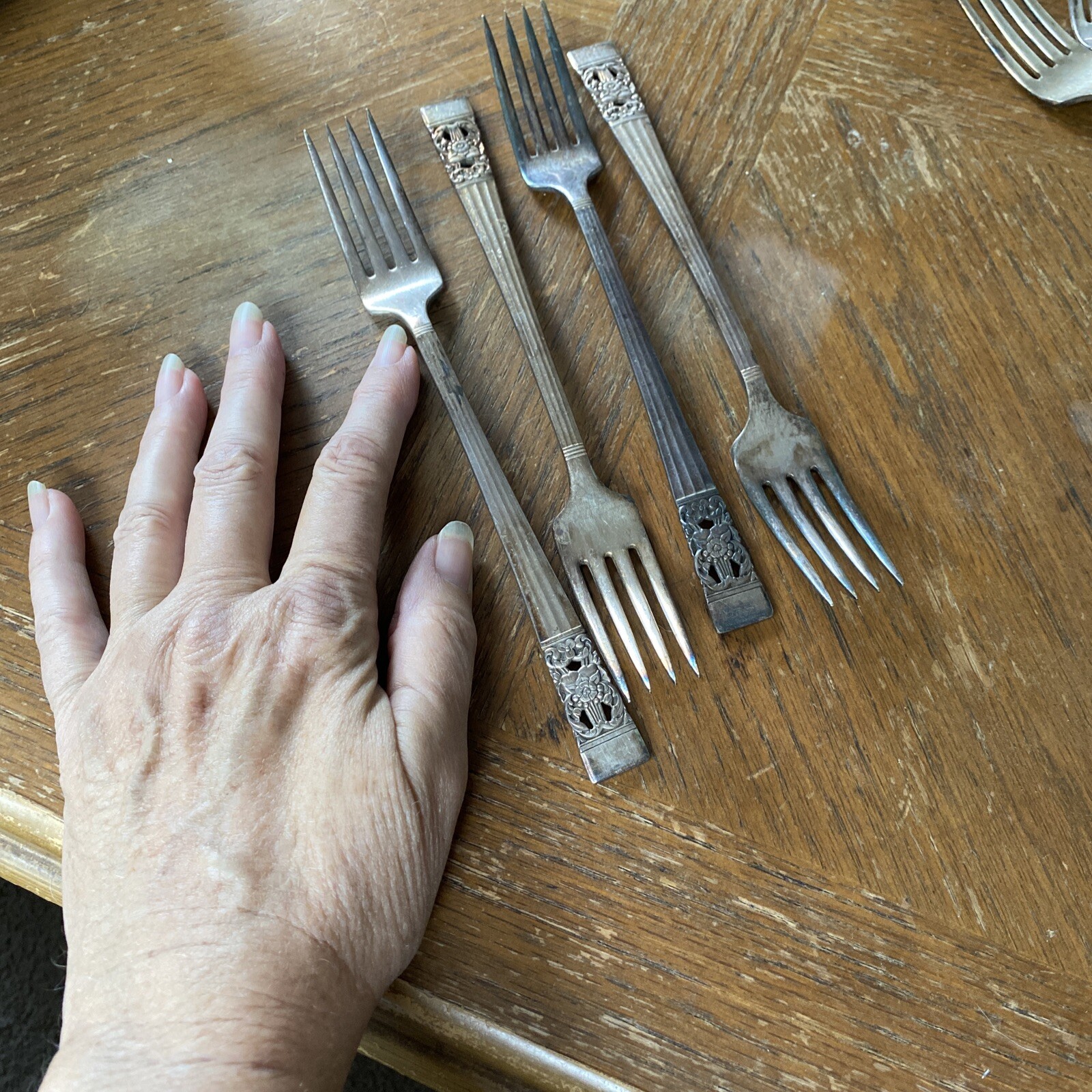 VINTAGE COMMUNITY American Victorian SILVER Plated Dinner Forks Pieces Set Of 4