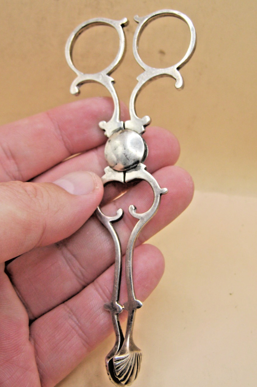 Birmingham 1902 Sterling Silver Sugar Tongs / Nips With Shell Bowls Thomas Hayes