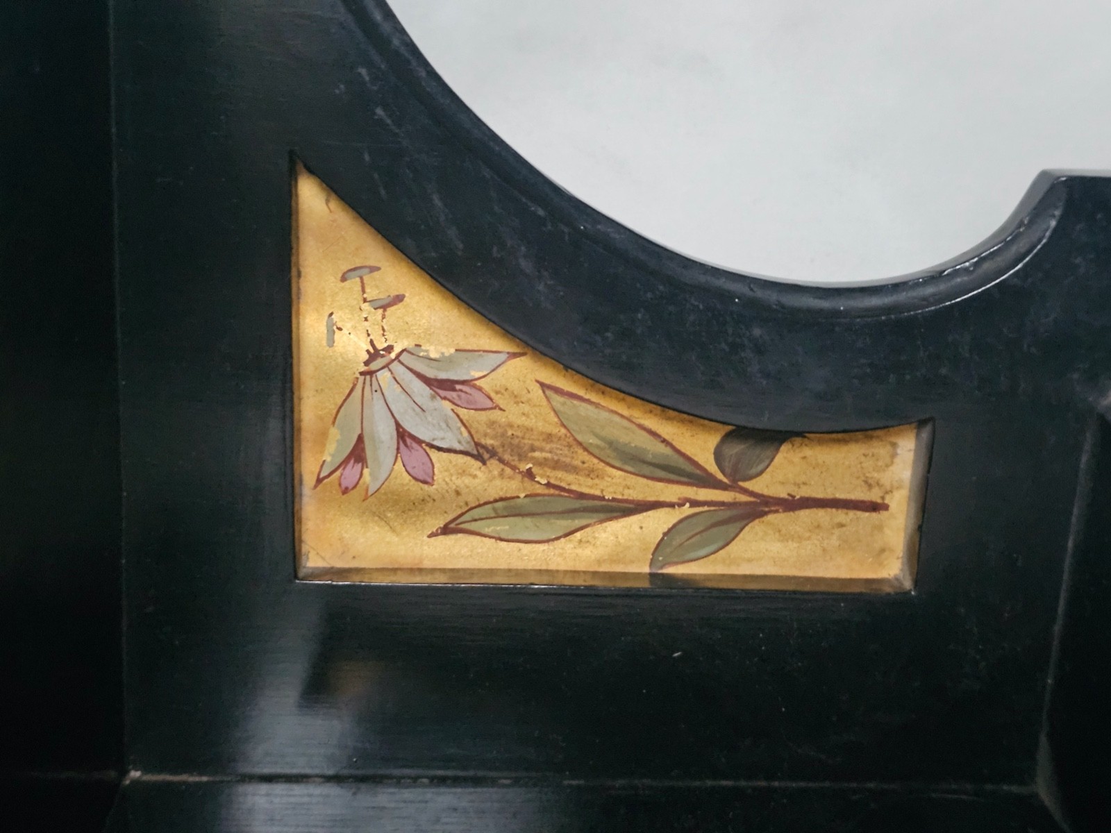 A STRIKING AESTHETIC MOVEMENT ENGLISH ANTIQUE CORNER SHELF UNIT