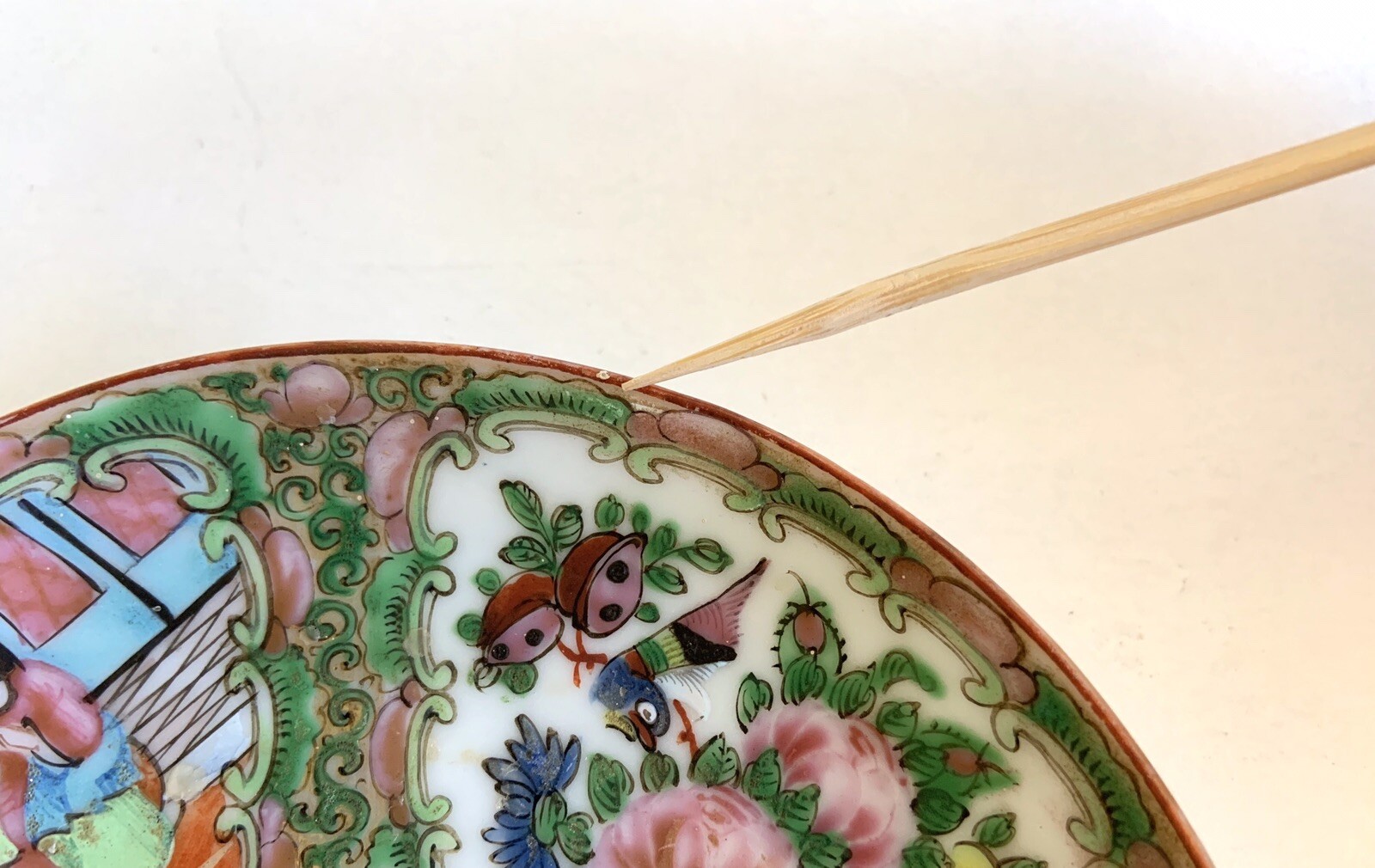 Antique ROSE MEDALLION CHINESE 5.5”. SAUCER PLATE (1850-1899)
