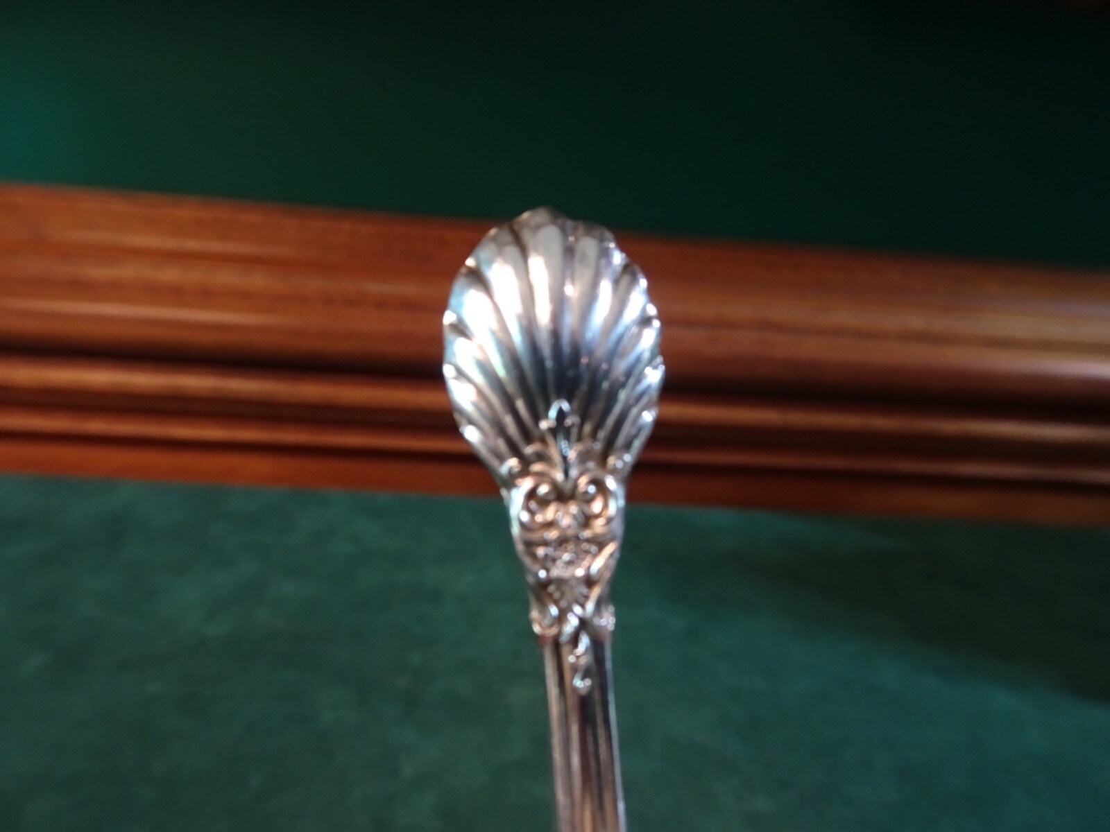 LUNT STERLING AMERICAN VICTORIAN SUGAR TONGS, 4.25″ LONG, NO MONO, 30.30 G