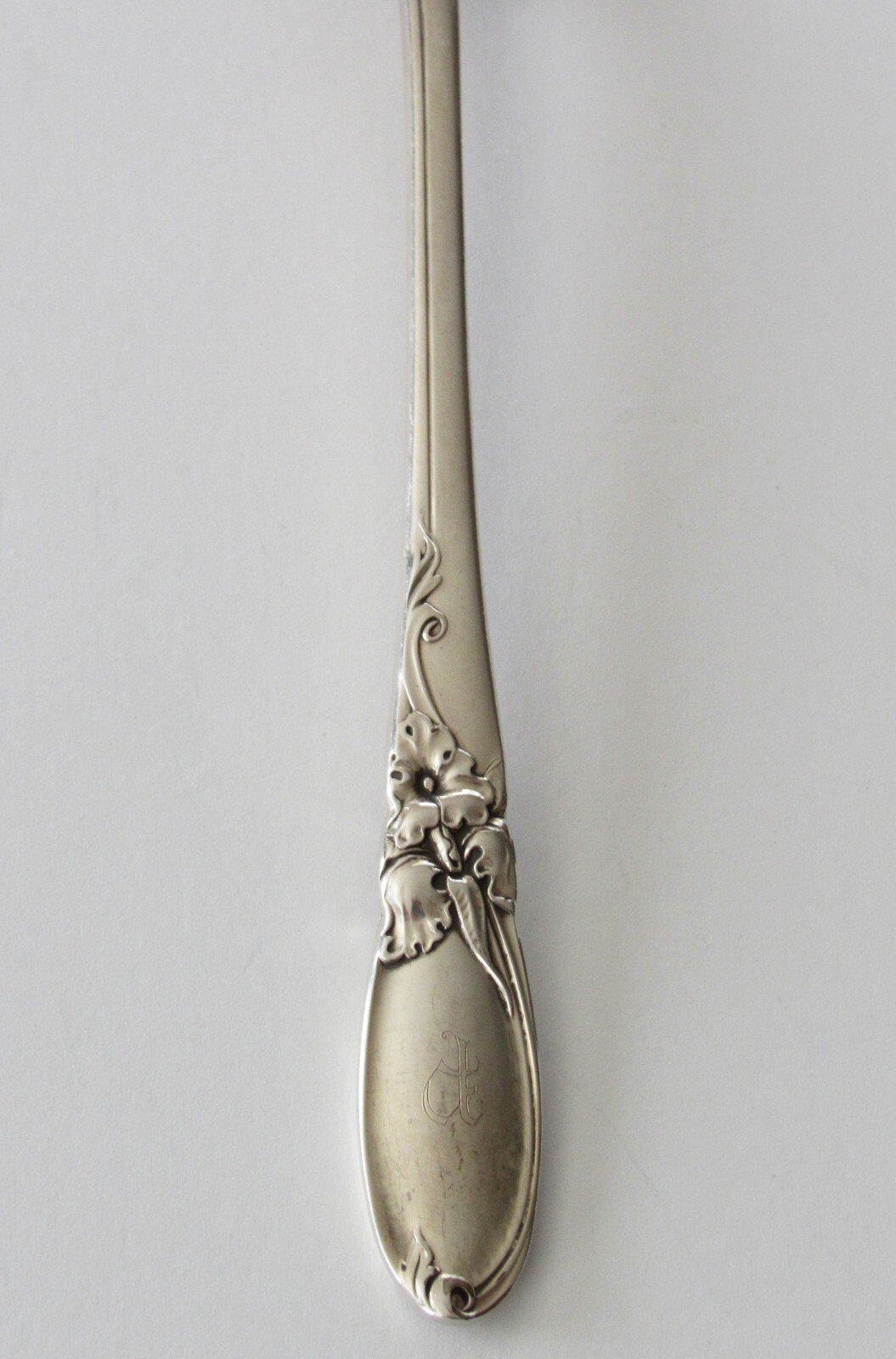 Oneida Community WHITE ORCHID Silverplate SUGAR SPOON & BUTTER KNIFE “P” Mono