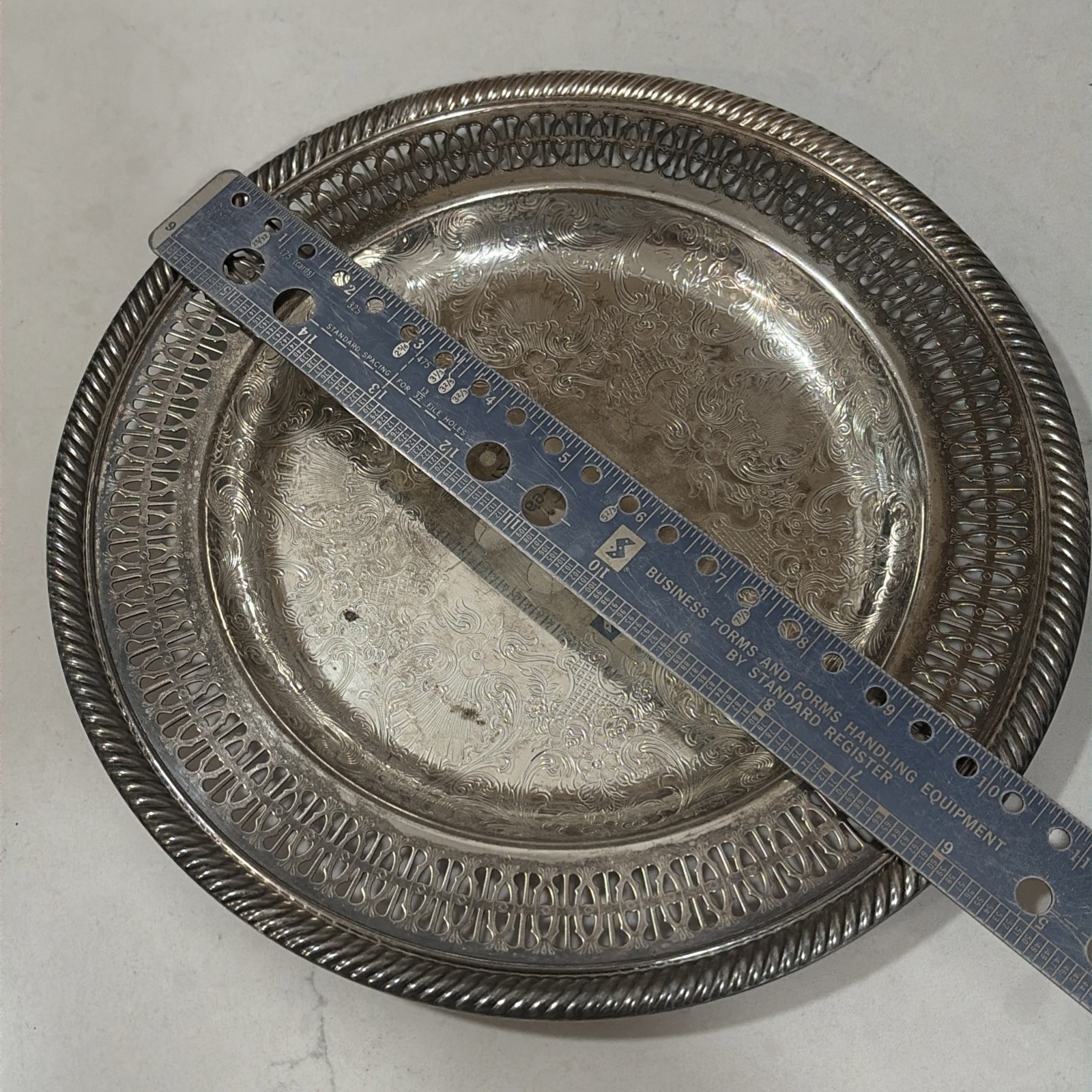 WM Rogers #811 SilverPlate Silver Plate Round Ornate Serving Plate Tray 10-1/4″