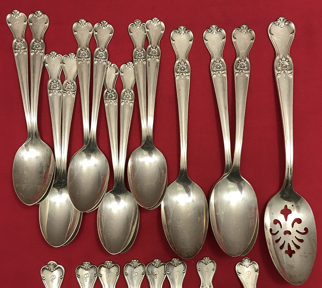 22 Pc 1950 SIGNATURE ROSE Silverplated FORKS SPOONS & SERVING PCS “P” Monogram