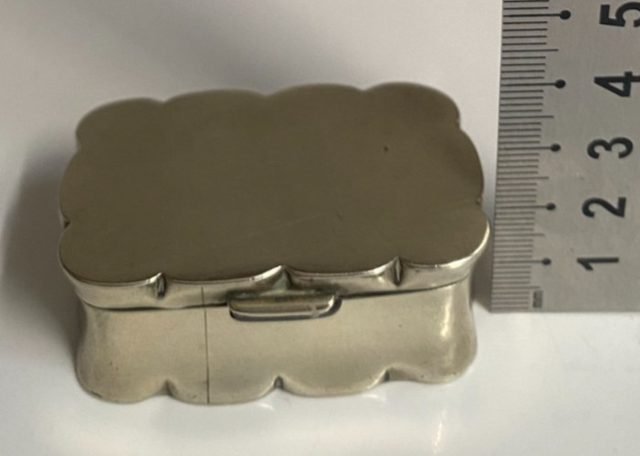 Antique 1930s Art Deco Scalloped Silver Tone Snuff Pill Box Gold Wash Interior