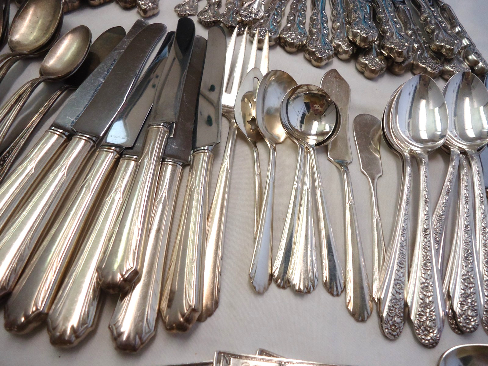 VINTAGE SILVERPLATE FLATWARE MIXED BULK LOT 110- PIECES