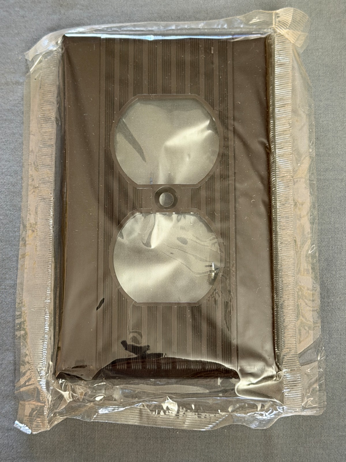 Vintage Reliance Brown Bakelite Ribbed Duplex Receptacle Plate Cover NOS Sealed