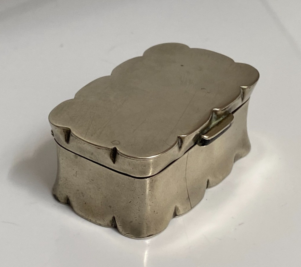Antique 1930s Art Deco Scalloped Silver Tone Snuff Pill Box Gold Wash Interior