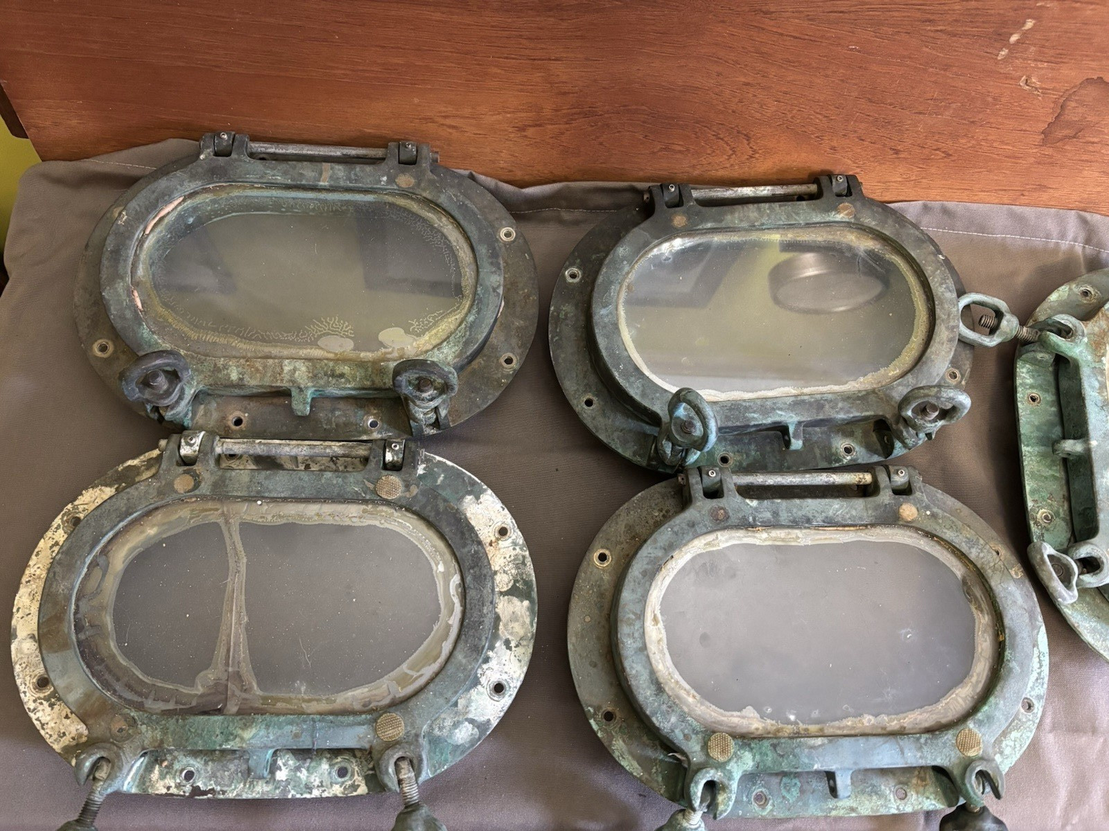 Vintage Bronze Oblong/Oval Portholes Glass 12 in