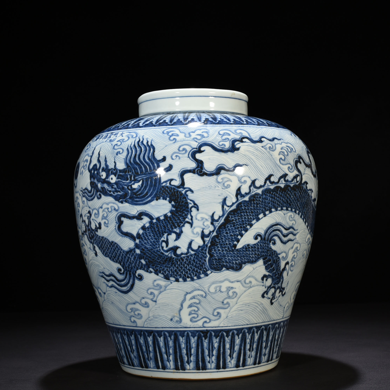 13.8″ antique ming dynasty xuande mark blue white Porcelain Dragon pattern pot