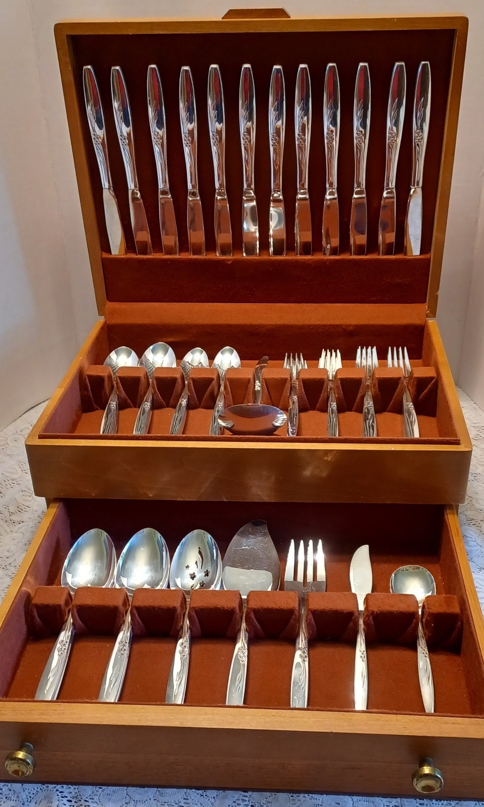 Oneida Community Silverplate ENCHANTMENT Serv-12 GENTLE ROSE 73 pc Chest+Serving