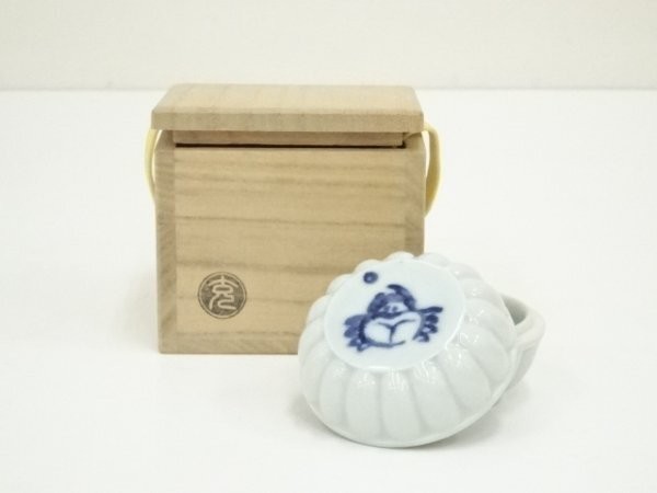 Japanese Blue and White Crab Chrysanthemum Kogo by Kiuchi Katsuzo
