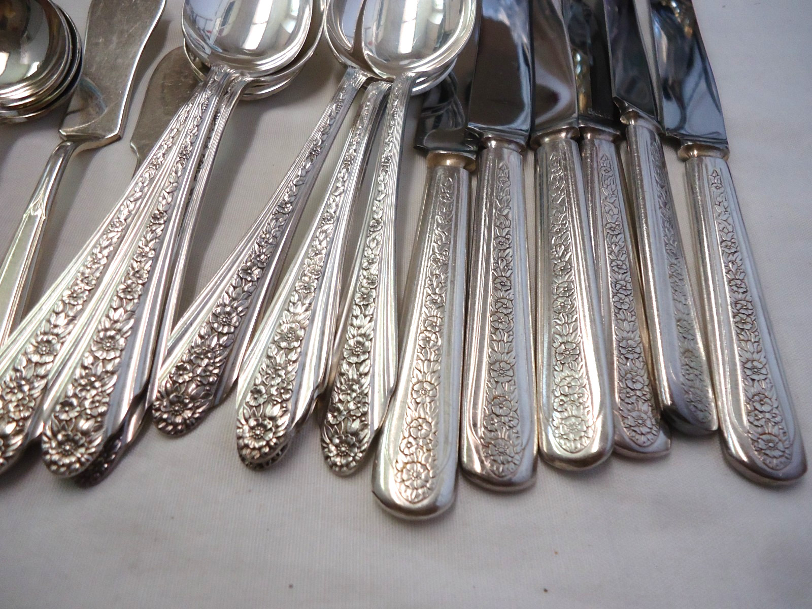 VINTAGE SILVERPLATE FLATWARE MIXED BULK LOT 110- PIECES