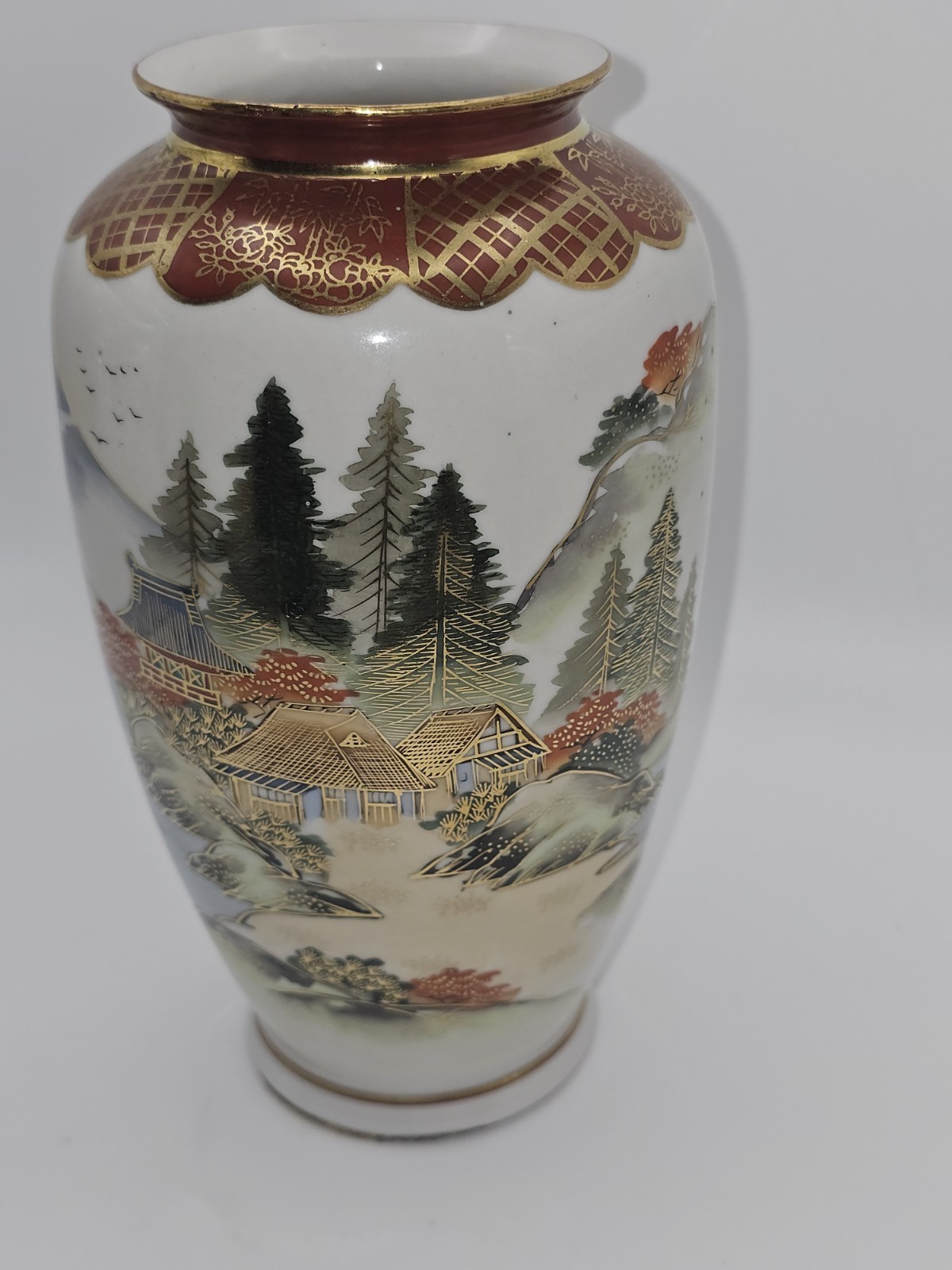 Vintage Kutani RTC Japan Ware 360 Hand Painted Asian Vase water side signed.