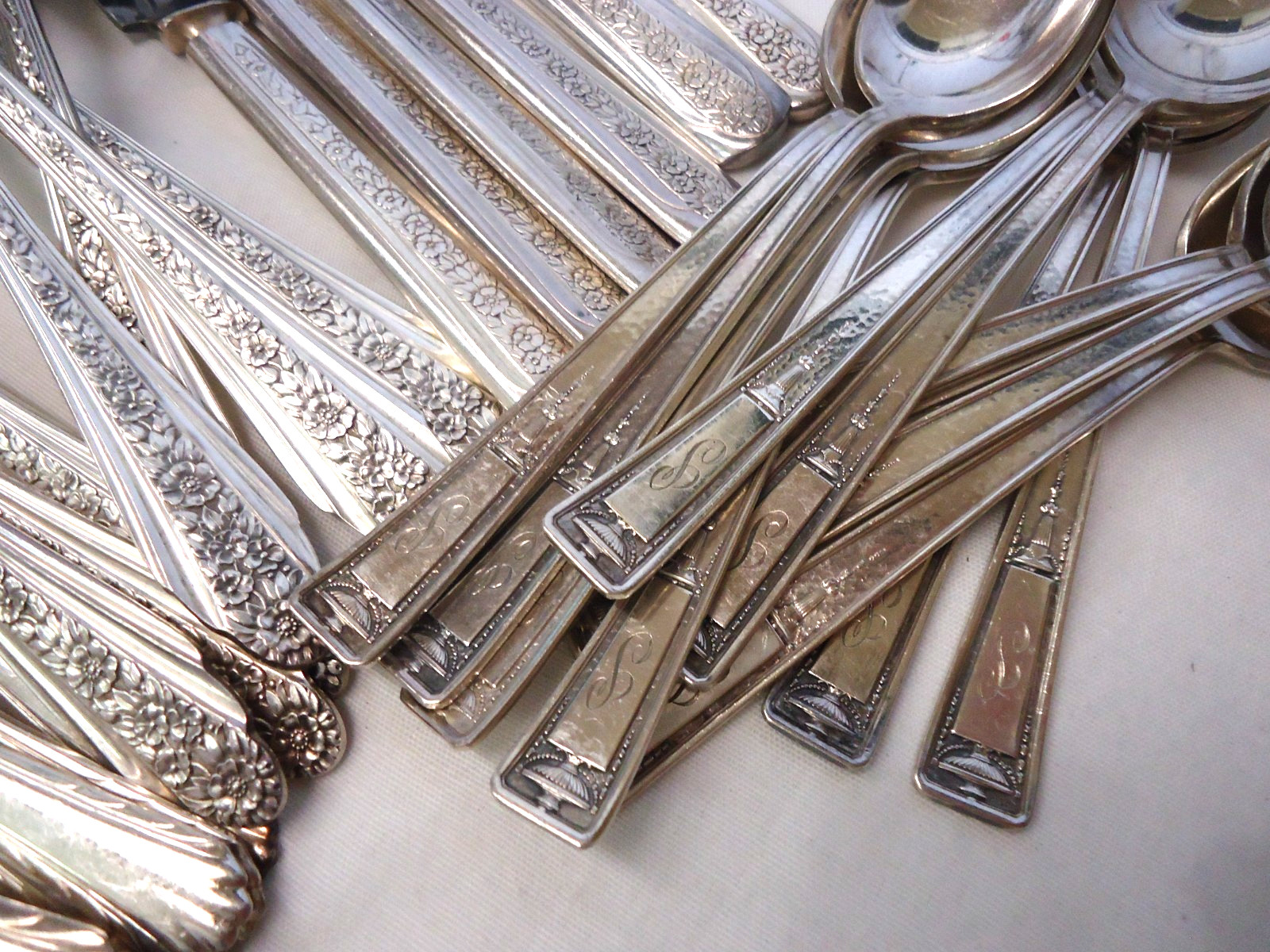 VINTAGE SILVERPLATE FLATWARE MIXED BULK LOT 110- PIECES