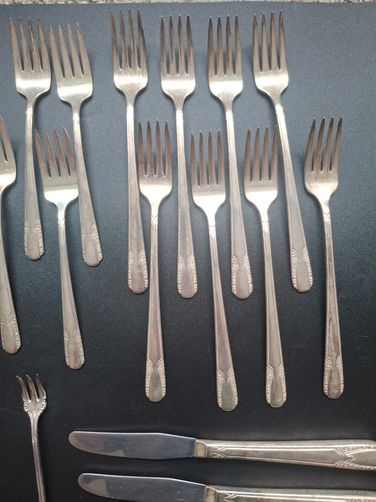 Mixed Lot of 26 Vintage Silverplate Flatware Knives and Forks 2.16 Pounds