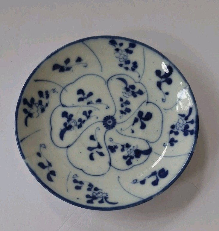 Chinese Small Antique Blue and White Porcelain Dish Qing Dynasty Pre-1800