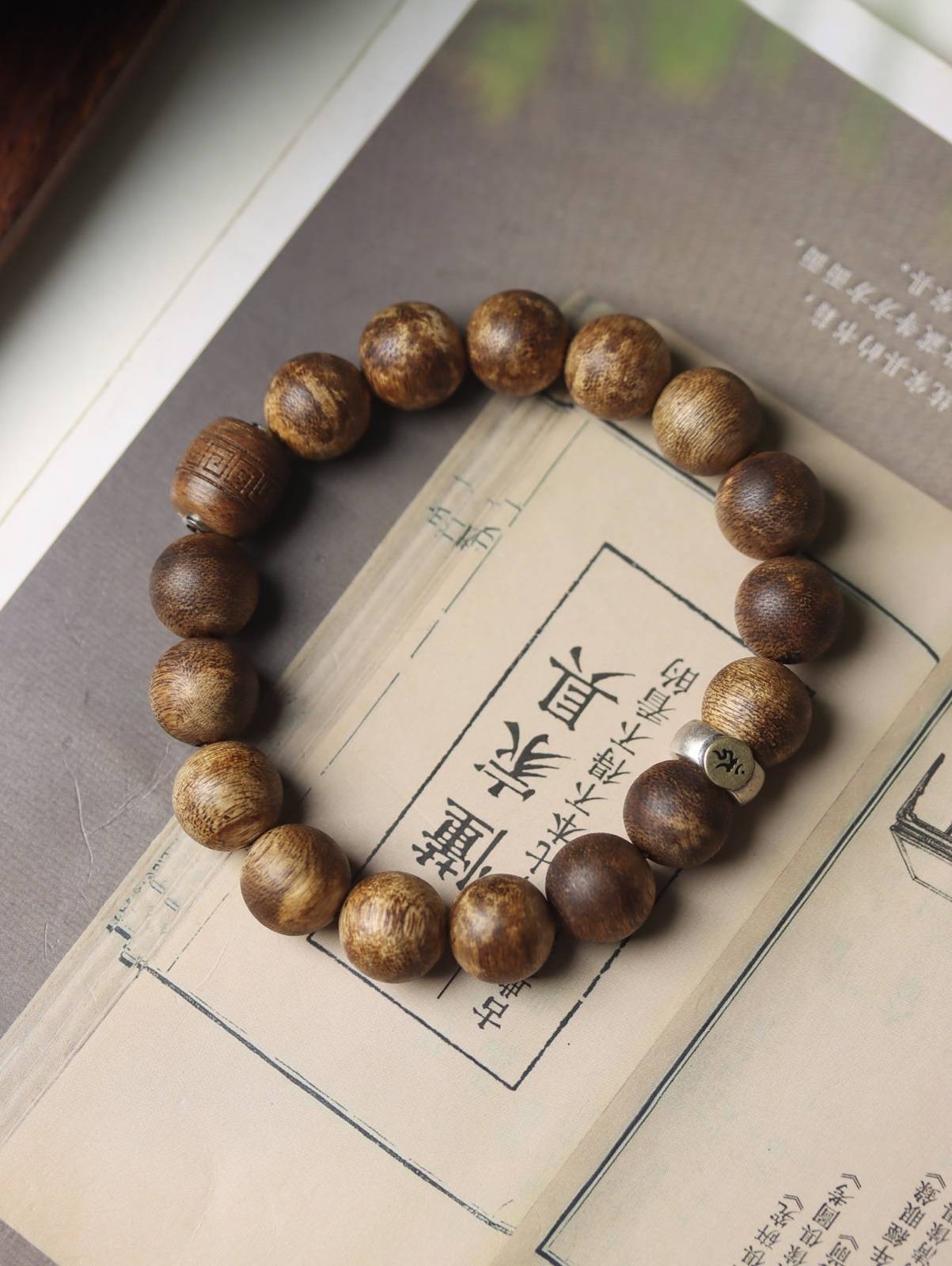 12mm Chinese Natural Eaglewood Handmade Exquisite Bracelets 17207