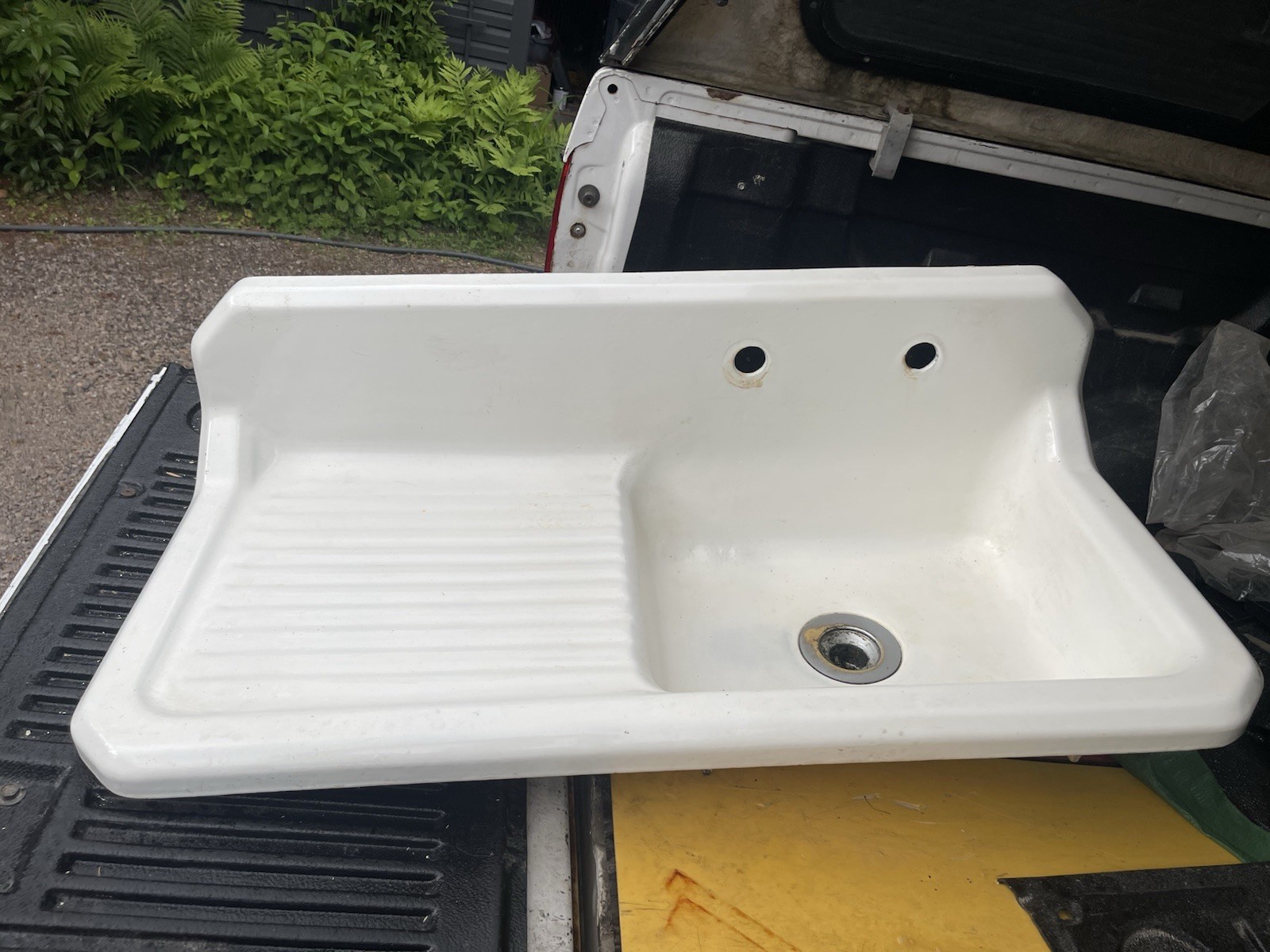 Antique White Cast Iron Enamel Wall Hung farmhouse Sink w/ Drainboard & Hardware