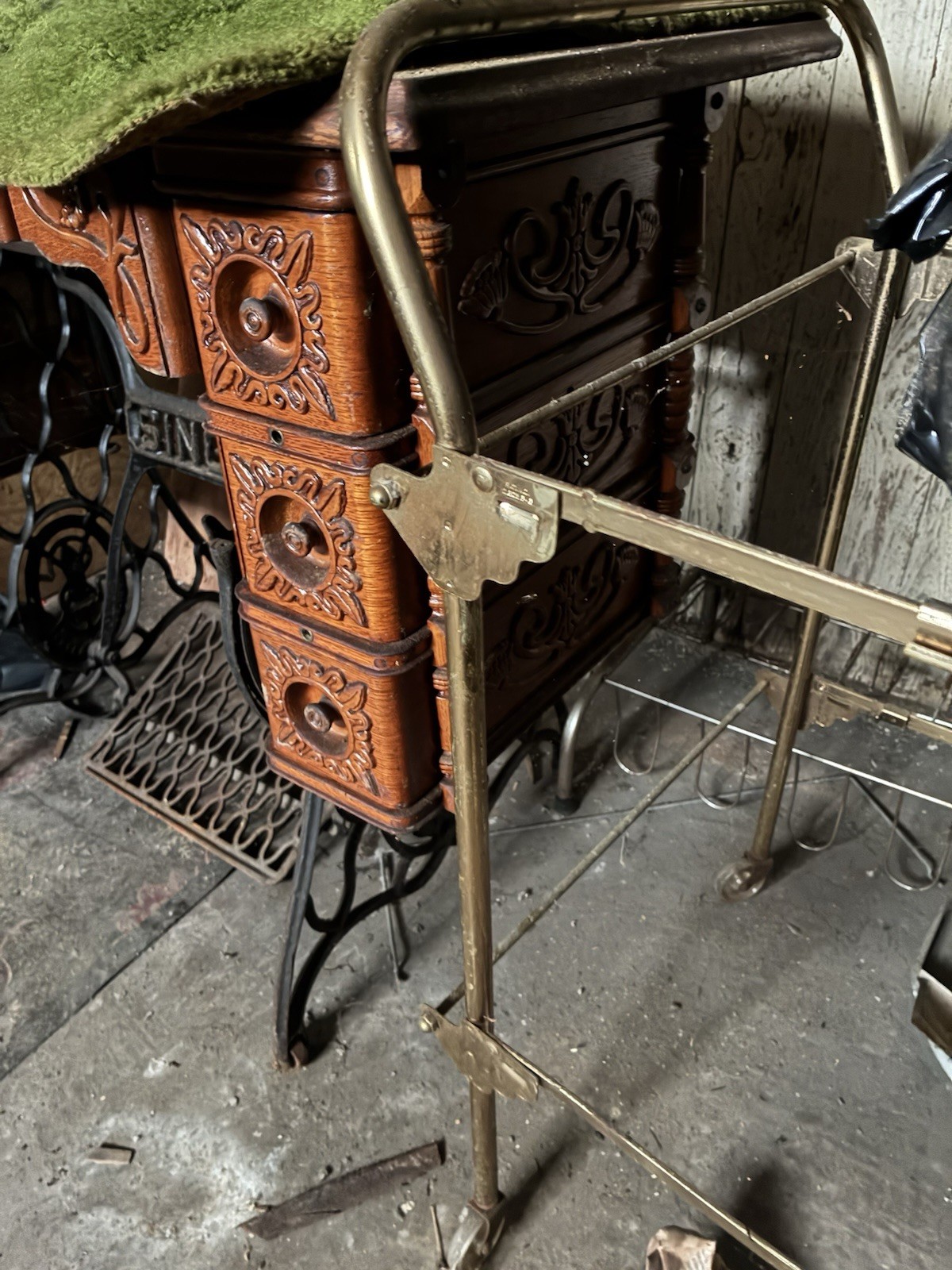 Singer Antique Original Pre-1930 Treadle Sewing Machine Wood Cabinet Cast Iron