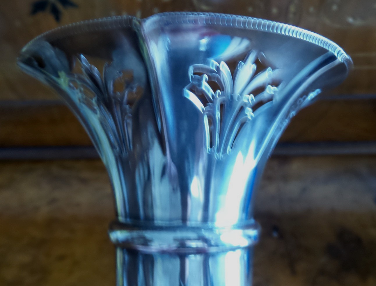 Antique Meriden S.P. Co International Fluted Vase Pierced Rim 9 1/4″ x4 1/4″