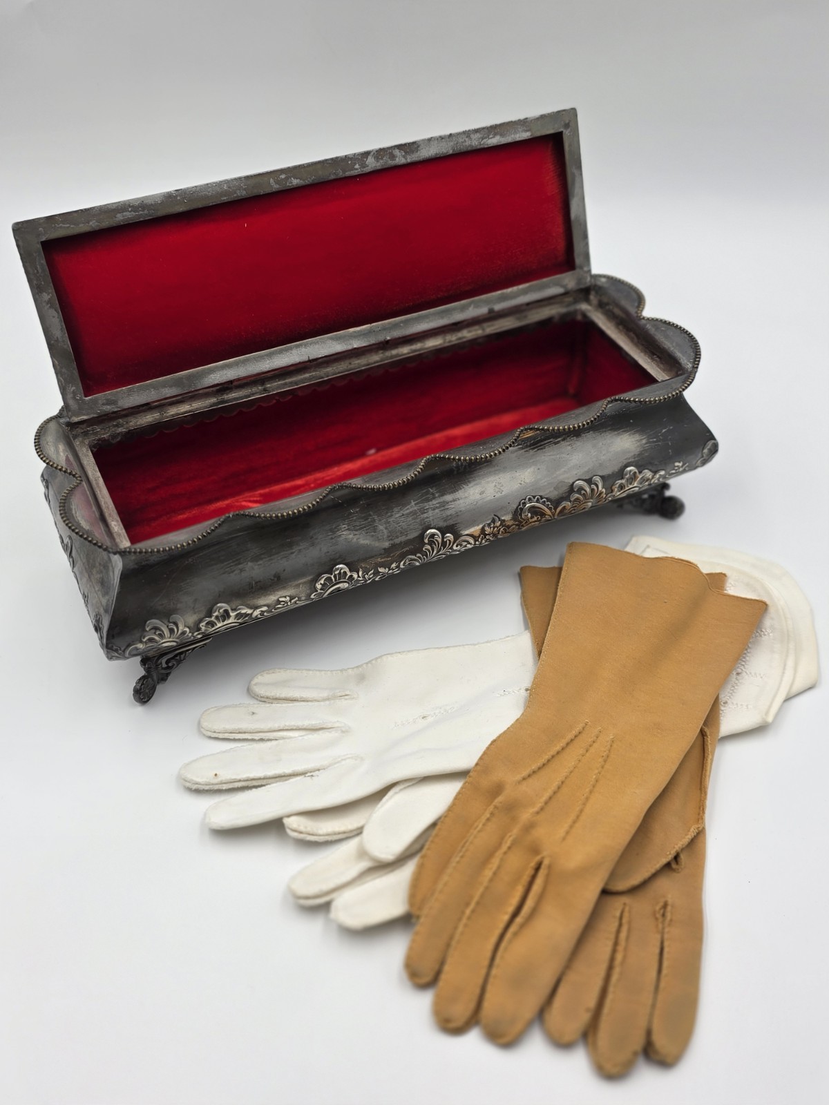1890’s Victorian Simpson Hall Miller Quadruple Plate Glove Box Velvet Lined Box
