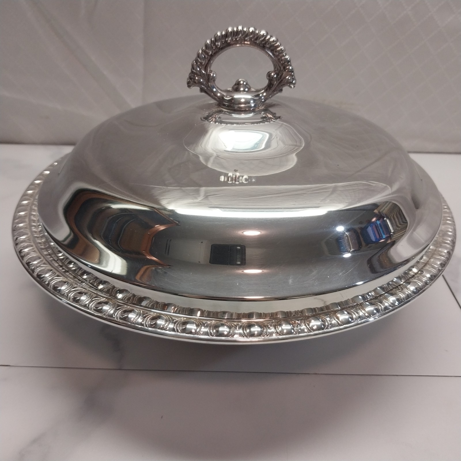 Silverplate serving dish with domed lid decor border – International Silver co.
