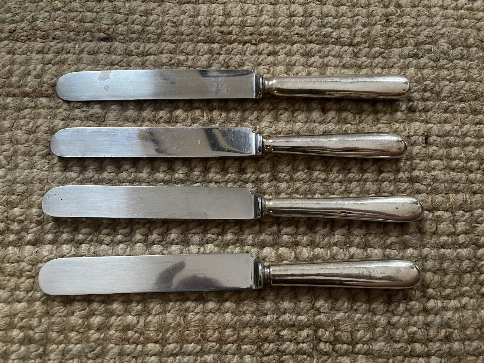 Set of 4 Vintage Silver Plate Dinner Knives